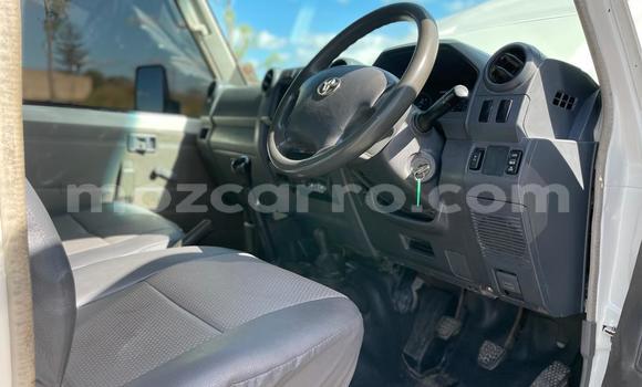 Comprar Usado Toyota Land Cruiser Branco Carro em Maputo em Maputo Comprar Usado Toyota Land Cruiser Branco Carro em Maputo em Maputo