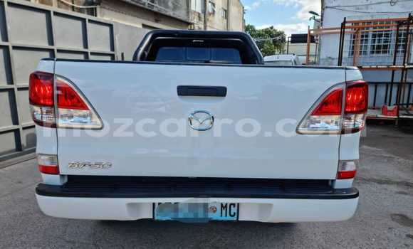 Comprar Usado Mazda BT-50 Branco Carro em Maputo em Maputo Comprar Usado Mazda BT-50 Branco Carro em Maputo em Maputo