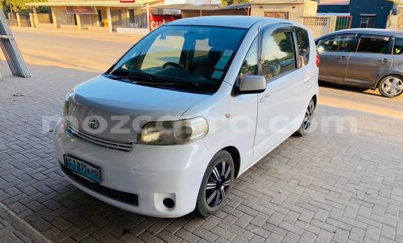 Comprar Usado Toyota Porte Branco Carro em Maputo em Maputo