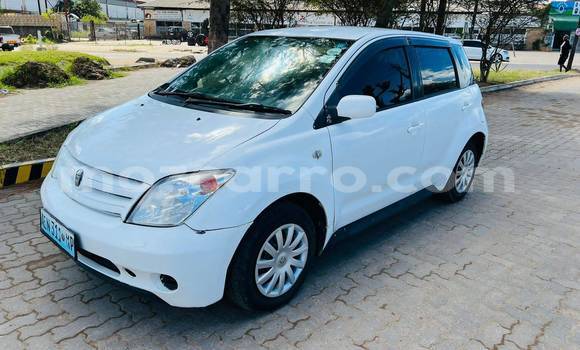 Comprar Usado Toyota IST Branco Carro em Maputo em Maputo