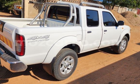 Buy Used Nissan Hardbody White Car in Maputo in Maputo Buy Used Nissan Hardbody White Car in Maputo in Maputo