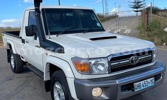 Buy Used Toyota Hilux White Car in Maputo in Maputo Buy Used Toyota Hilux White Car in Maputo in Maputo