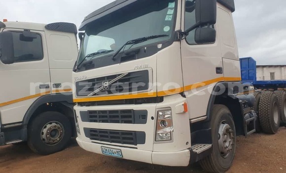 Comprar Usado Volvo F4 Branco Caminhão em Maputo em Maputo