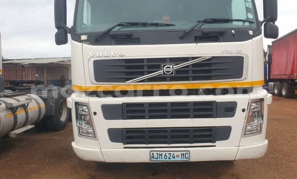 Buy Used Volvo F4 White Truck in Maputo in Maputo Buy Used Volvo F4 White Truck in Maputo in Maputo
