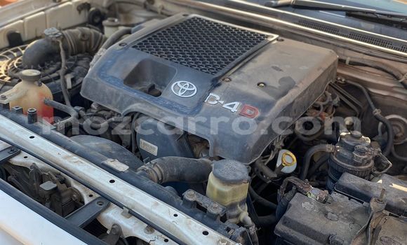 Nunua Ilio tumika Toyota Hilux Nyeupe Gari ndani ya Maputo nchini Maputo Nunua Ilio tumika Toyota Hilux Nyeupe Gari ndani ya Maputo nchini Maputo