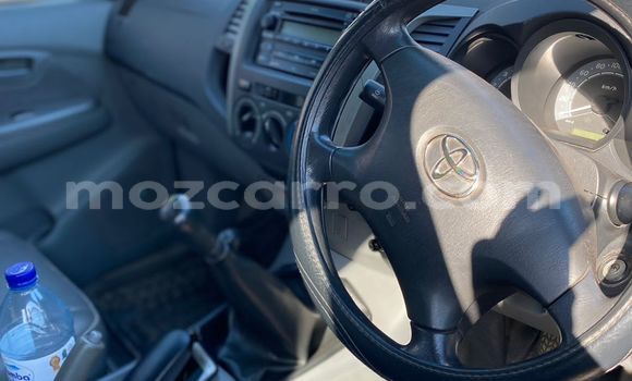 Nunua Ilio tumika Toyota Hilux Nyeupe Gari ndani ya Maputo nchini Maputo Nunua Ilio tumika Toyota Hilux Nyeupe Gari ndani ya Maputo nchini Maputo