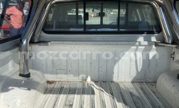 Nunua Ilio tumika Toyota Hilux Nyeupe Gari ndani ya Maputo nchini Maputo Nunua Ilio tumika Toyota Hilux Nyeupe Gari ndani ya Maputo nchini Maputo