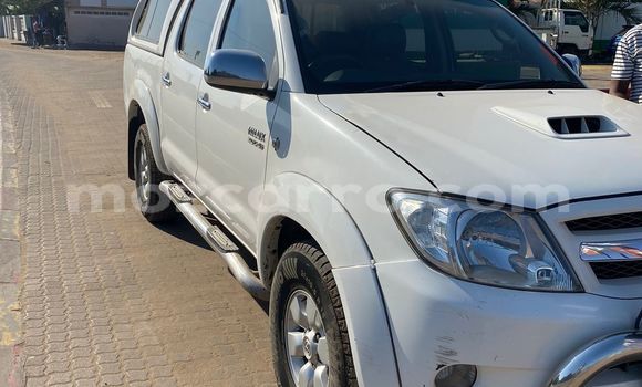 Nunua Ilio tumika Toyota Hilux Nyeupe Gari ndani ya Maputo nchini Maputo Nunua Ilio tumika Toyota Hilux Nyeupe Gari ndani ya Maputo nchini Maputo