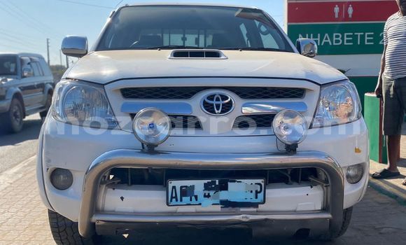 Nunua Ilio tumika Toyota Hilux Nyeupe Gari ndani ya Maputo nchini Maputo Nunua Ilio tumika Toyota Hilux Nyeupe Gari ndani ya Maputo nchini Maputo