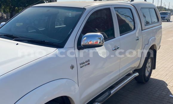 Nunua Ilio tumika Toyota Hilux Nyeupe Gari ndani ya Maputo nchini Maputo Nunua Ilio tumika Toyota Hilux Nyeupe Gari ndani ya Maputo nchini Maputo