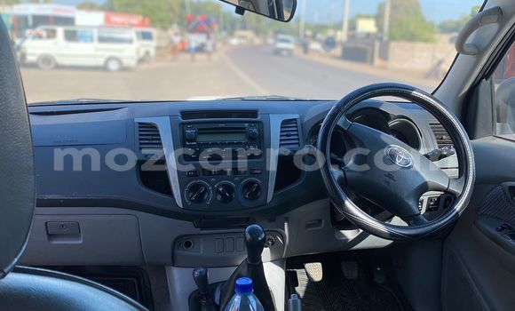 Nunua Ilio tumika Toyota Hilux Nyeupe Gari ndani ya Maputo nchini Maputo Nunua Ilio tumika Toyota Hilux Nyeupe Gari ndani ya Maputo nchini Maputo