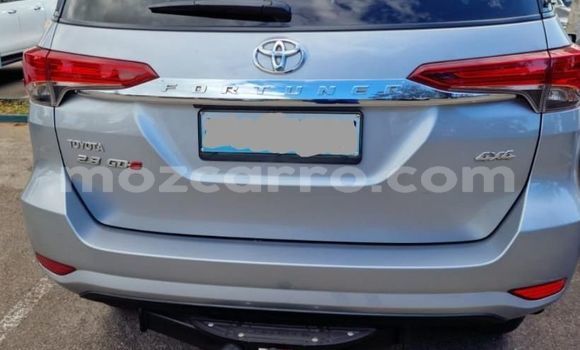 Nunua Ilio tumika Toyota Fortuner Fedha Gari ndani ya Maputo nchini Maputo Nunua Ilio tumika Toyota Fortuner Fedha Gari ndani ya Maputo nchini Maputo