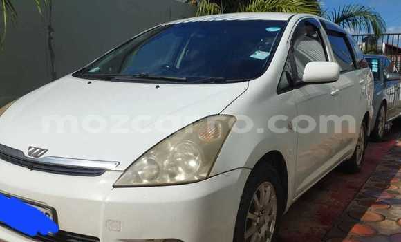 Nunua Ilio tumika Toyota Wish Nyeupe Gari ndani ya Maputo nchini Maputo