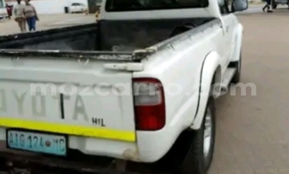 Nunua Ilio tumika Toyota Hilux Nyeupe Gari ndani ya Maputo nchini Maputo Nunua Ilio tumika Toyota Hilux Nyeupe Gari ndani ya Maputo nchini Maputo