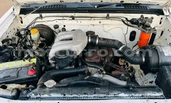 Nunua Ilio tumika Nissan Hardbody Nyeupe Gari ndani ya Maputo nchini Maputo Nunua Ilio tumika Nissan Hardbody Nyeupe Gari ndani ya Maputo nchini Maputo