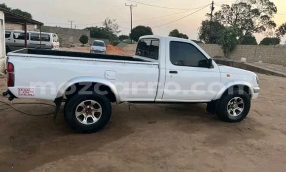 Nunua Ilio tumika Nissan Hardbody Nyeupe Gari ndani ya Maputo nchini Maputo Nunua Ilio tumika Nissan Hardbody Nyeupe Gari ndani ya Maputo nchini Maputo
