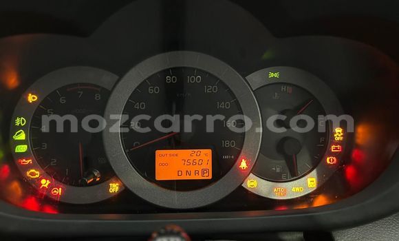 Nunua Ilio tumika Toyota RAV4 Fedha Gari ndani ya Maputo nchini Maputo Nunua Ilio tumika Toyota RAV4 Fedha Gari ndani ya Maputo nchini Maputo