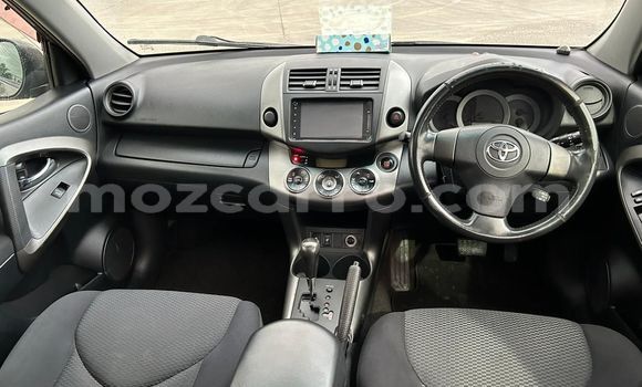 Nunua Ilio tumika Toyota RAV4 Fedha Gari ndani ya Maputo nchini Maputo Nunua Ilio tumika Toyota RAV4 Fedha Gari ndani ya Maputo nchini Maputo