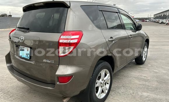Nunua Ilio tumika Toyota RAV4 Fedha Gari ndani ya Maputo nchini Maputo Nunua Ilio tumika Toyota RAV4 Fedha Gari ndani ya Maputo nchini Maputo