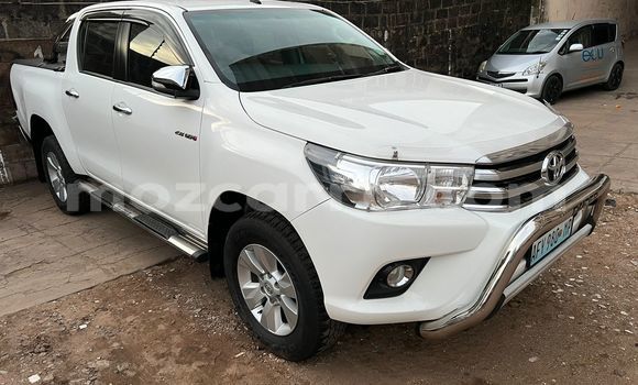 Nunua Ilio tumika Toyota Hiluxe Revo Nyeupe Gari ndani ya Maputo nchini Maputo