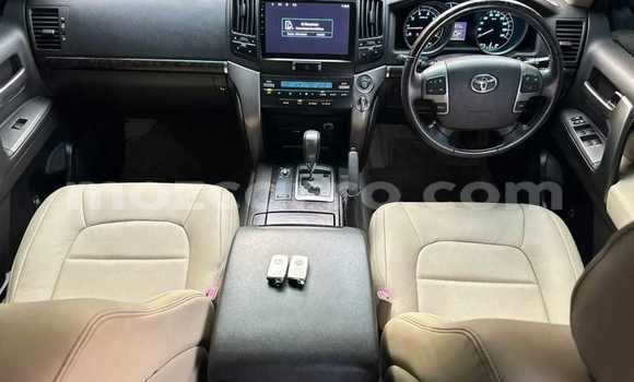 Nunua Ilio tumika Toyota Land Cruiser Nyeupe Gari ndani ya Maputo nchini Maputo Nunua Ilio tumika Toyota Land Cruiser Nyeupe Gari ndani ya Maputo nchini Maputo