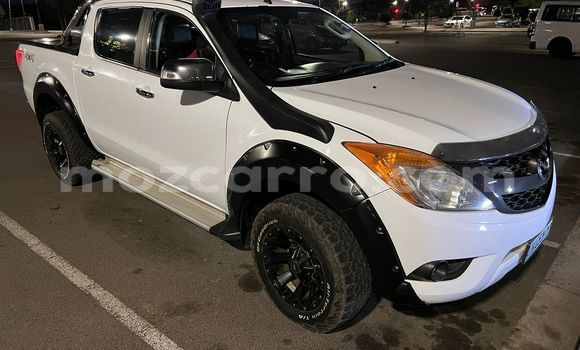 Comprar Usado Mazda BT-50 Branco Carro em Maputo em Maputo