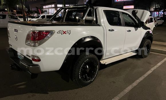 Comprar Usado Mazda BT-50 Branco Carro em Maputo em Maputo Comprar Usado Mazda BT-50 Branco Carro em Maputo em Maputo