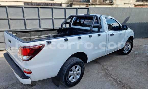 Nunua Ilio tumika Mazda BT-50 Nyeupe Gari ndani ya Maputo nchini Maputo Nunua Ilio tumika Mazda BT-50 Nyeupe Gari ndani ya Maputo nchini Maputo