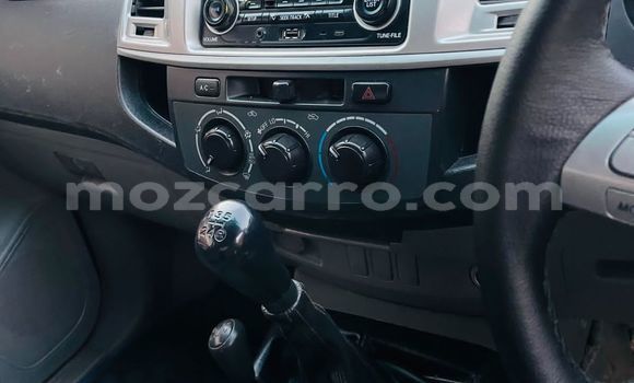 Nunua Ilio tumika Toyota Hilux Nyeupe Gari ndani ya Maputo nchini Maputo Nunua Ilio tumika Toyota Hilux Nyeupe Gari ndani ya Maputo nchini Maputo