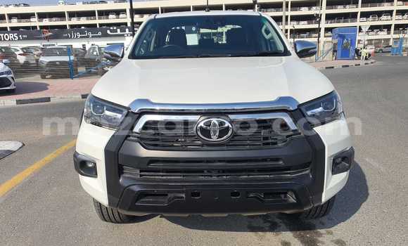 Buy Used Toyota HiAce White Truck in Quelimane in Zambezia Buy Used Toyota HiAce White Truck in Quelimane in Zambezia