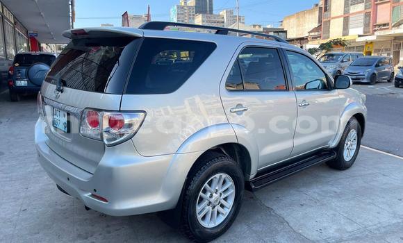 Tenga Tsaru Toyota Fortuner Zvimwe Mota in Maputo in Maputo Tenga Tsaru Toyota Fortuner Zvimwe Mota in Maputo in Maputo