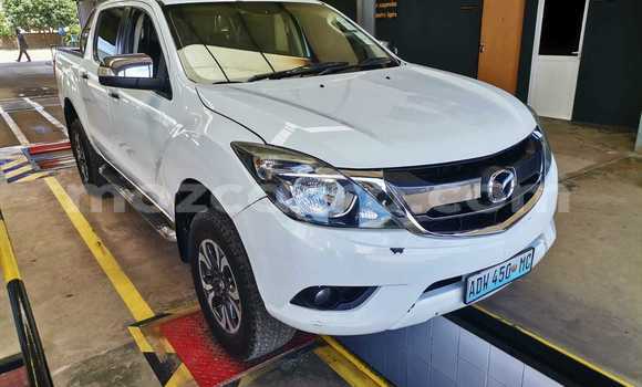 Buy Used Mazda BT-50 White Car in Maputo in Maputo