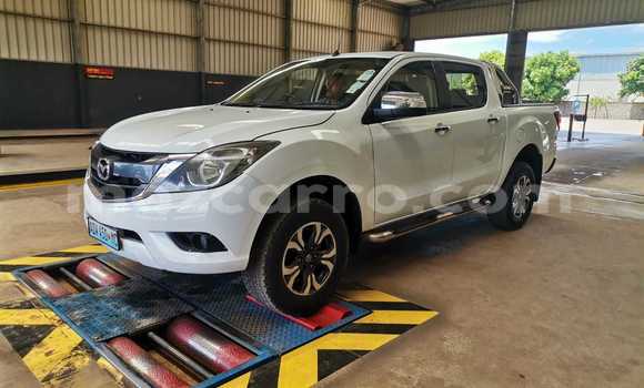 Comprar Usado Mazda BT-50 Branco Carro em Maputo em Maputo Comprar Usado Mazda BT-50 Branco Carro em Maputo em Maputo