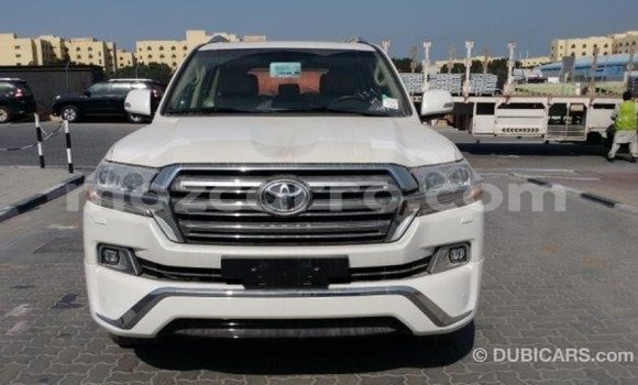 Comprar Importar Toyota Land Cruiser Branco Carro em Import - Dubai em Cabo Delgado Comprar Importar Toyota Land Cruiser Branco Carro em Import - Dubai em Cabo Delgado