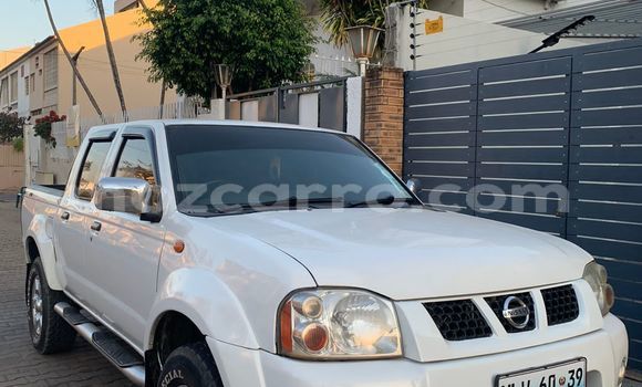 Comprar Usado Nissan Hardbody Branco Carro em Maputo em Maputo