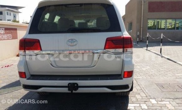 Comprar Importar Toyota Land Cruiser Branco Carro em Import - Dubai em Cabo Delgado Comprar Importar Toyota Land Cruiser Branco Carro em Import - Dubai em Cabo Delgado