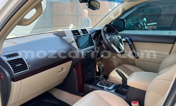 Nunua Ilio tumika Toyota Land Cruiser Prado Nyeupe Gari ndani ya Maputo nchini Maputo Nunua Ilio tumika Toyota Land Cruiser Prado Nyeupe Gari ndani ya Maputo nchini Maputo