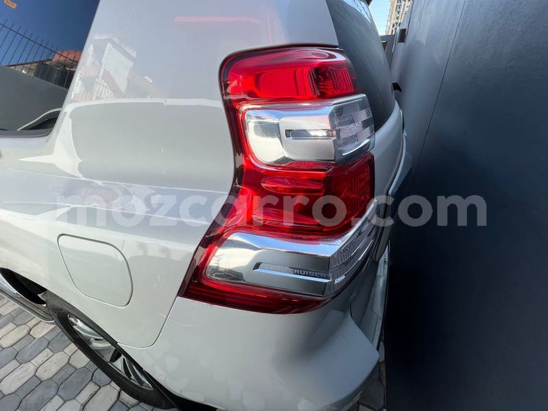 Big with watermark toyota land cruiser prado maputo maputo 17034