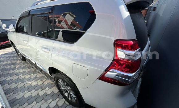 Nunua Ilio tumika Toyota Land Cruiser Prado Nyeupe Gari ndani ya Maputo nchini Maputo Nunua Ilio tumika Toyota Land Cruiser Prado Nyeupe Gari ndani ya Maputo nchini Maputo
