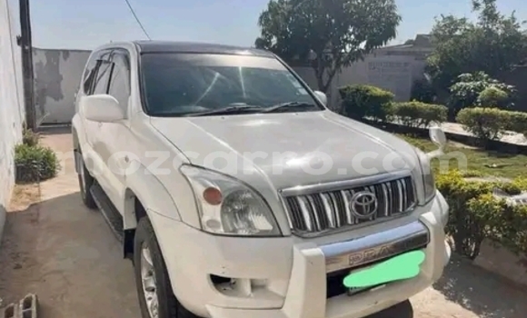 Nunua Ilio tumika Toyota Land Cruiser Prado Nyeupe Gari ndani ya Maputo nchini Maputo Nunua Ilio tumika Toyota Land Cruiser Prado Nyeupe Gari ndani ya Maputo nchini Maputo