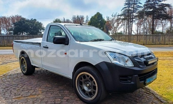 Nunua Ilio tumika Isuzu KB Nyeupe Gari ndani ya Maputo nchini Maputo Nunua Ilio tumika Isuzu KB Nyeupe Gari ndani ya Maputo nchini Maputo