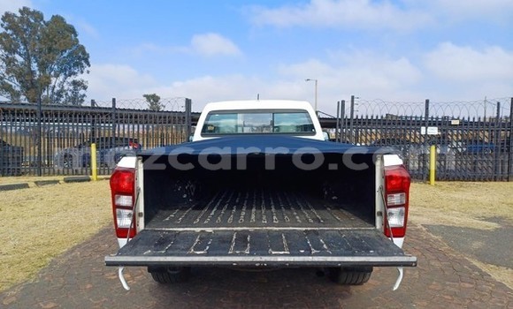 Nunua Ilio tumika Isuzu KB Nyeupe Gari ndani ya Maputo nchini Maputo Nunua Ilio tumika Isuzu KB Nyeupe Gari ndani ya Maputo nchini Maputo