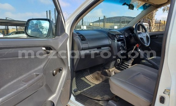 Nunua Ilio tumika Isuzu KB Nyeupe Gari ndani ya Maputo nchini Maputo Nunua Ilio tumika Isuzu KB Nyeupe Gari ndani ya Maputo nchini Maputo