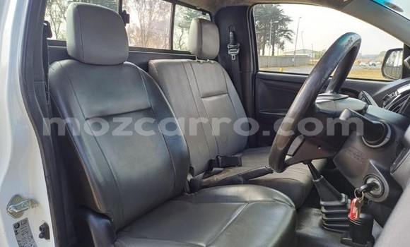 Nunua Ilio tumika Isuzu KB Nyeupe Gari ndani ya Maputo nchini Maputo Nunua Ilio tumika Isuzu KB Nyeupe Gari ndani ya Maputo nchini Maputo