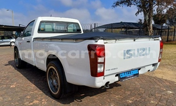 Nunua Ilio tumika Isuzu KB Nyeupe Gari ndani ya Maputo nchini Maputo Nunua Ilio tumika Isuzu KB Nyeupe Gari ndani ya Maputo nchini Maputo