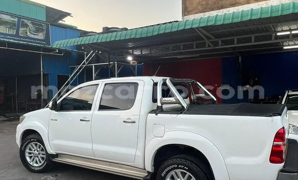 Nunua Ilio tumika Toyota Hilux Nyeupe Gari ndani ya Maputo nchini Maputo Nunua Ilio tumika Toyota Hilux Nyeupe Gari ndani ya Maputo nchini Maputo