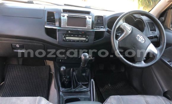Nunua Ilio tumika Toyota Hilux Nyeupe Gari ndani ya Maputo nchini Maputo Nunua Ilio tumika Toyota Hilux Nyeupe Gari ndani ya Maputo nchini Maputo