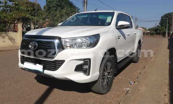 Comprar Usado Toyota Hiluxe Revo Branco Carro em Maputo em Maputo