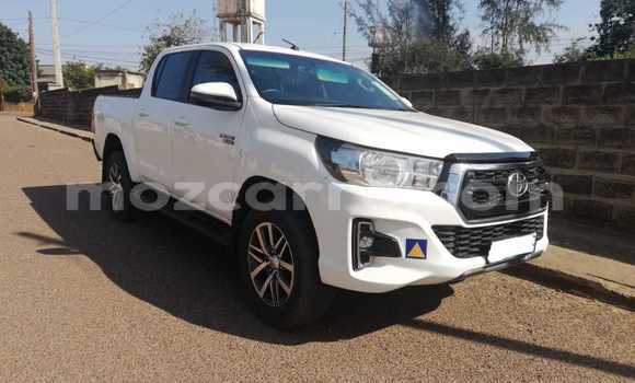 Buy Used Toyota Hiluxe Revo White Car in Maputo in Maputo Buy Used Toyota Hiluxe Revo White Car in Maputo in Maputo