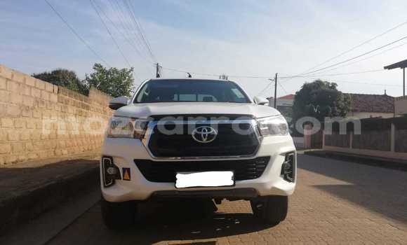 Buy Used Toyota Hiluxe Revo White Car in Maputo in Maputo Buy Used Toyota Hiluxe Revo White Car in Maputo in Maputo
